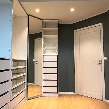 And Modern In Apartment *